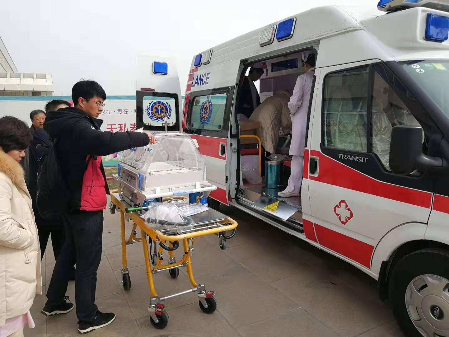 玛沁县救护车转院